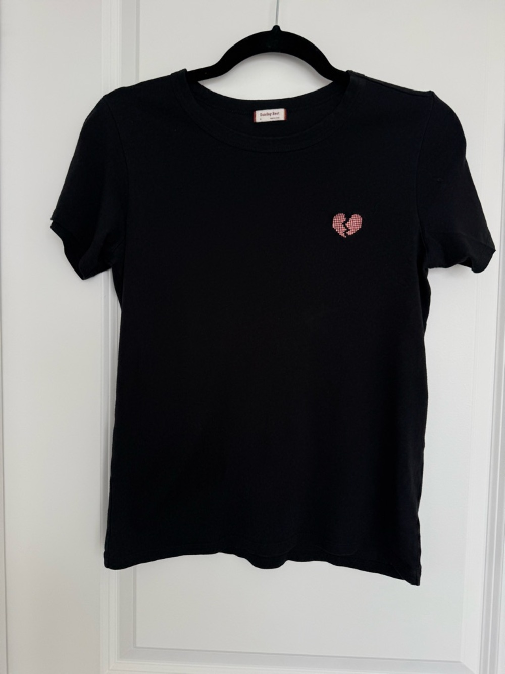 SUNDAY BEST | Black tee with embroidered heart - Size small